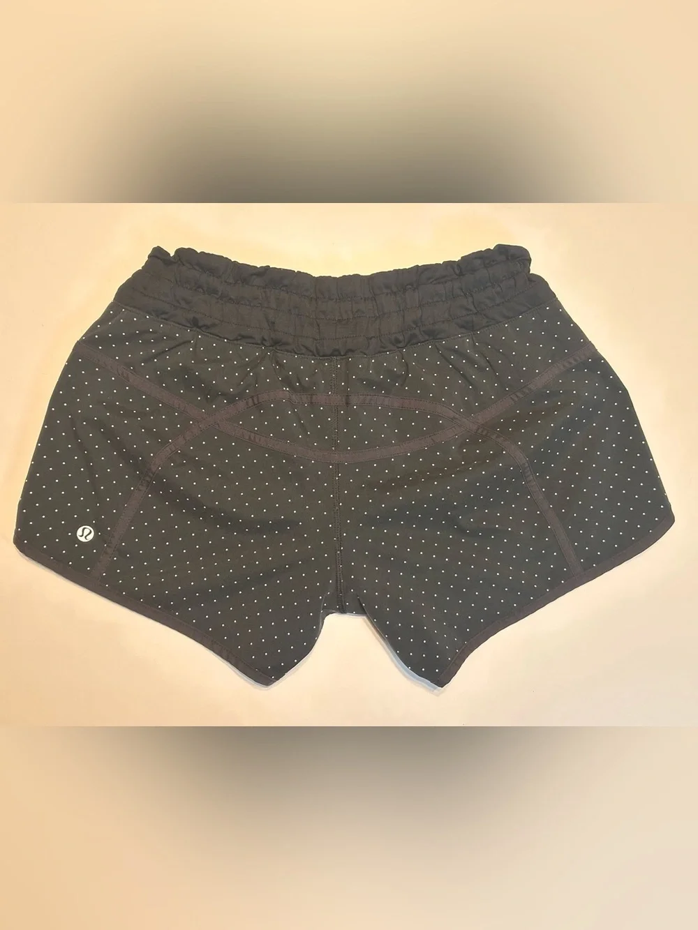 Retro Lululemon Tracker Short II 4” Sweet Spot Black Angel Wing Polka Dot Size 6